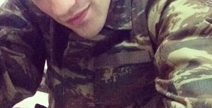 Η πρώτη selfie του Κωνσταντίνου Αργυρού ως φαντάρος μέσα από το στρατόπαιδο!
