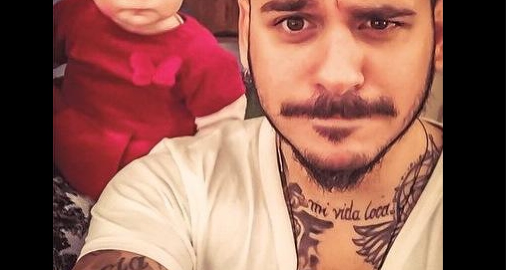 Η selfie του Stan με τη μικρή του φίλη που "έριξε" το Facebook!