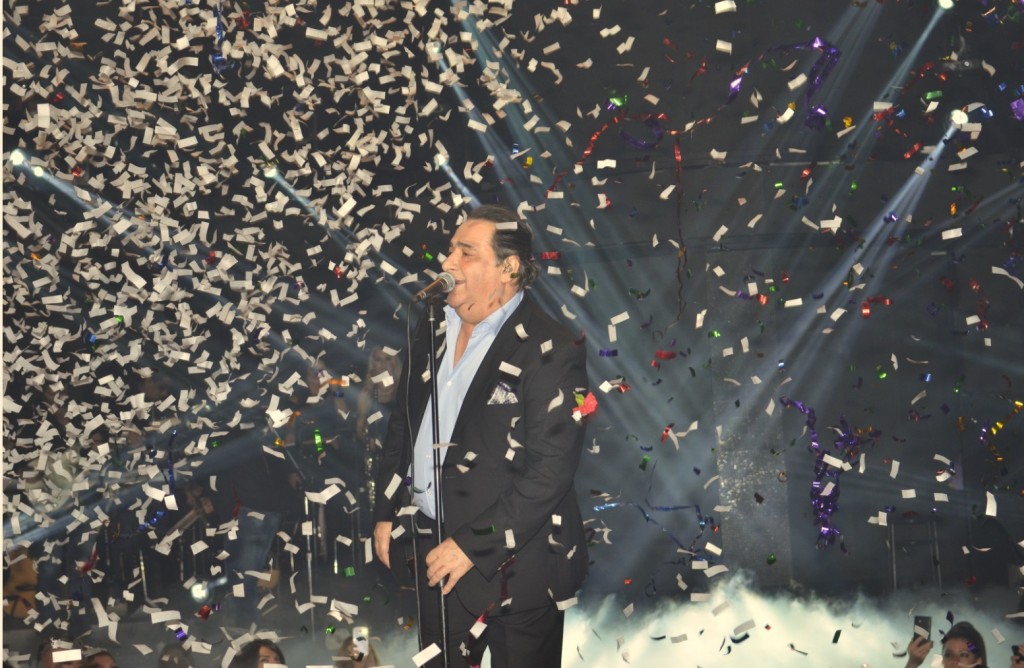 Όσα έγιναν στη διπλή απονομή πλατινένιου δίσκου του Βασίλη Καρρά