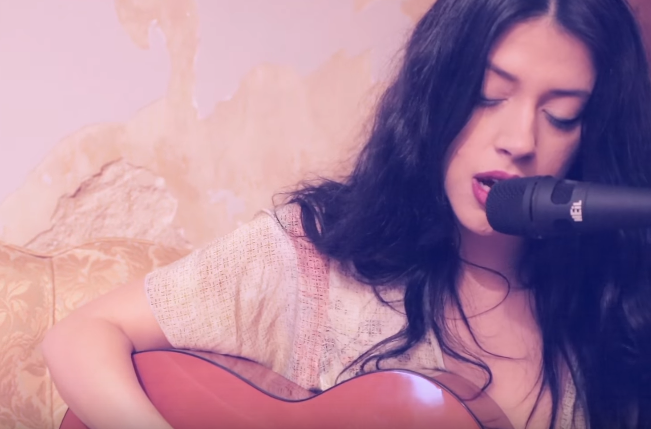 "Somebody" - Δείτε την Katerine Duska να το ερμηνεύει σε acoustic version (βίντεο)