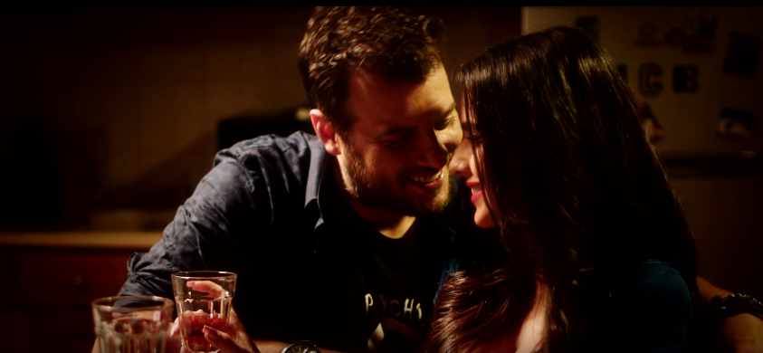 "Μία κι έξω" - Δείτε το νέο βίντεο κλιπ του Λάμπη Λιβιεράτου