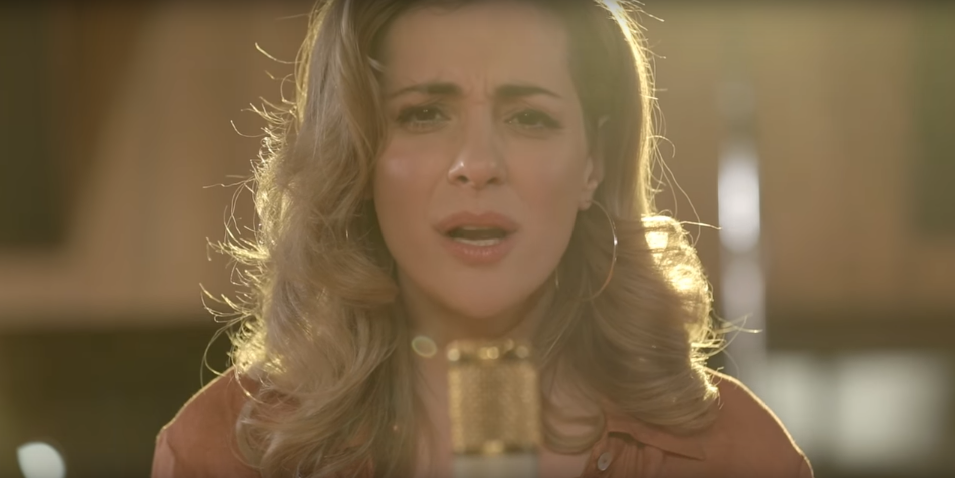 "Αντιγόνη" - Δείτε το νέο βίντεο κλιπ της Νατάσσας Μποφίλιου