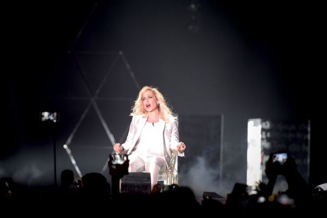 Άννα Βίσση: Δείτε την εμφάνισή της στα Mad VMA 2016 & Το τιμητικό βραβείο για την καριέρα της (φωτογραφίες & βίντεο)