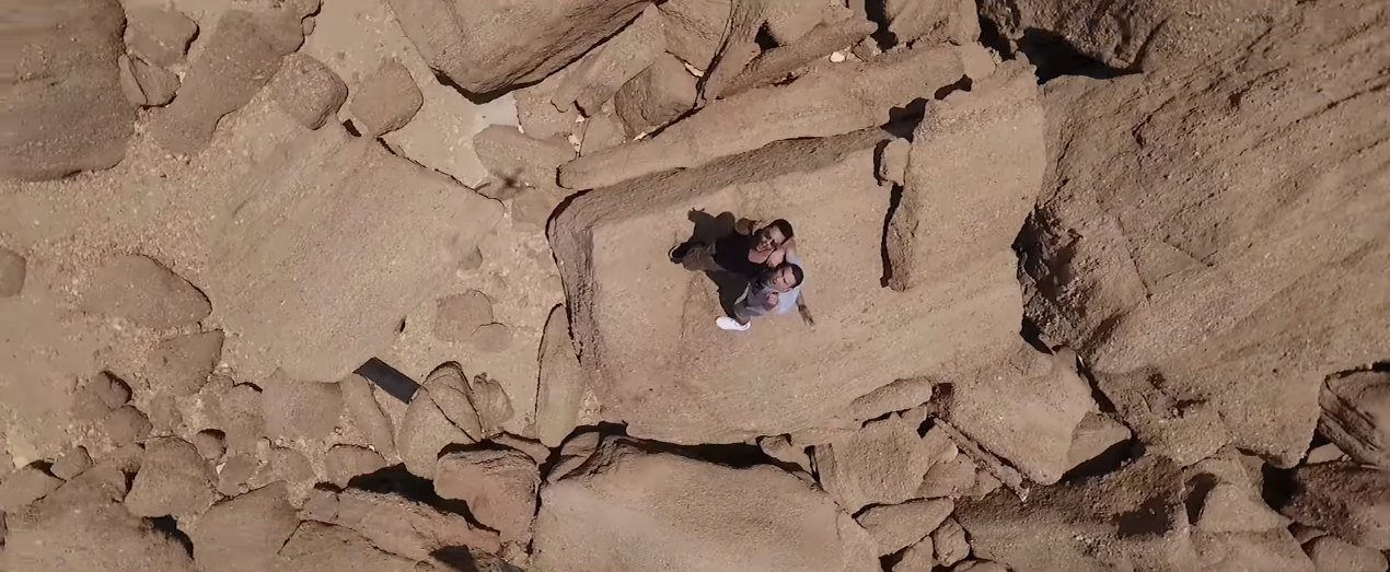 "Δεν είμαι καλά" - Νέο τραγούδι & βίντεο κλιπ από τον Γιώργο Τσαλίκη και τον 2J | Δείτε το!