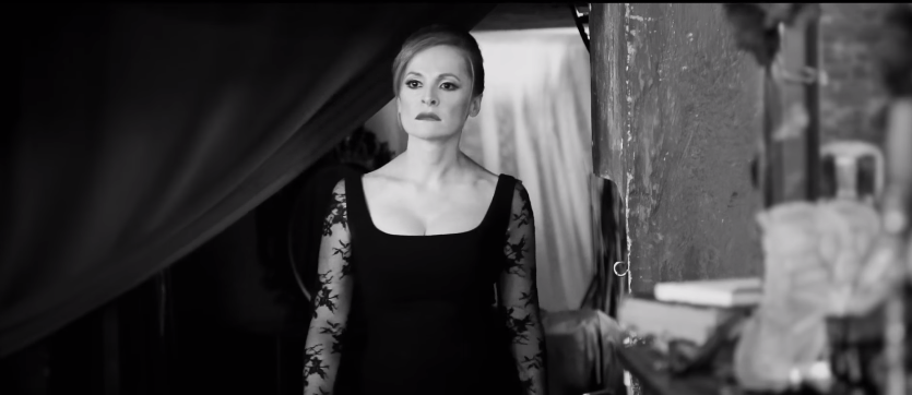 "Δεν έχει αρχή" - Δείτε το νέο βίντεο κλιπ του Σταύρου Ξαρχάκου και της Ηρώς Σαΐα