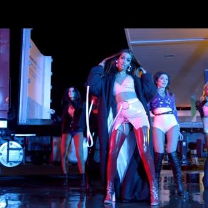 Ελένη Φουρέιρα feat. Mike-Τι κοιτάς