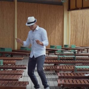 Δήμος Μπέκε Όταν γελάς εσύ βίντεο κλιπ