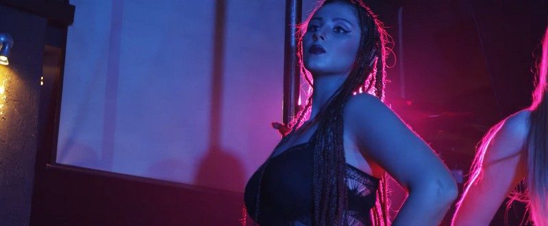 The Mode & Cynda - Is it a gun