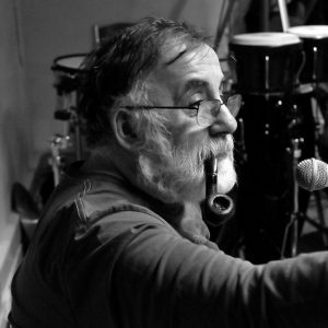 Θάνος Μικρούτσικος