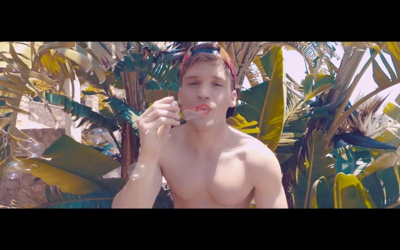 σέξι τραγουδιστής και κρεοπώλης