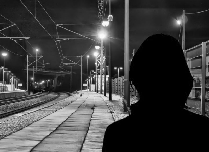 Μη φύγεις τώρα