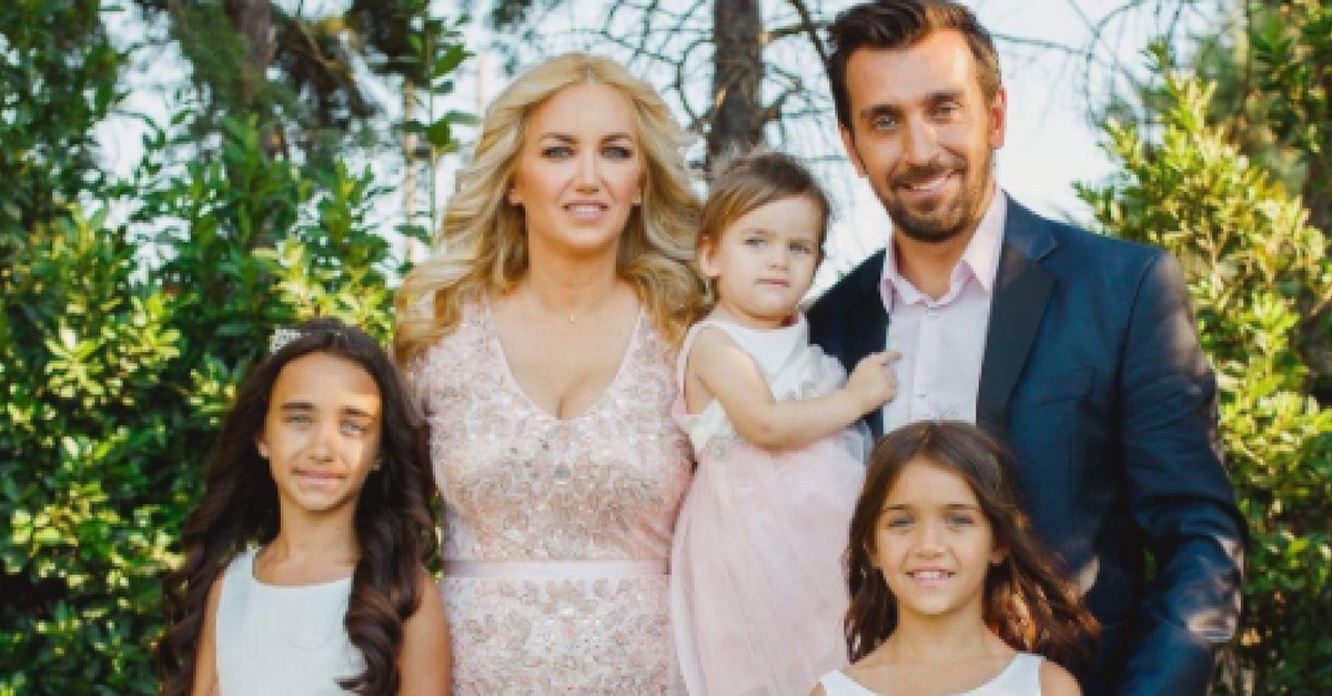 Ο Θάνος Πετρέλης βάφτισε την μικρή του κόρη