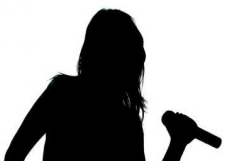 Γνωστή τραγουδίστρια έχασε τον πατέρα της
