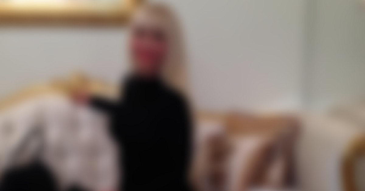 γνωστή τραγουδίστρια έπιασε τον σύντροφο