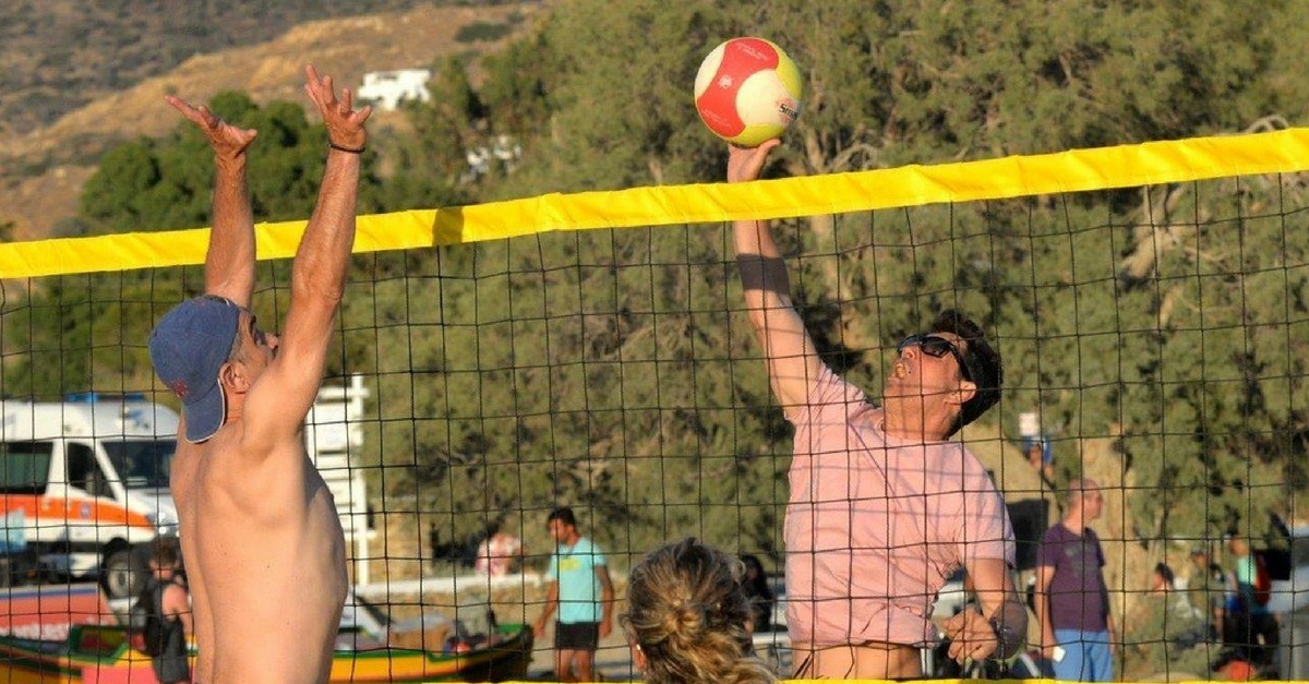 Ο Σάκης Ρουβάς έπαιξε beach volley